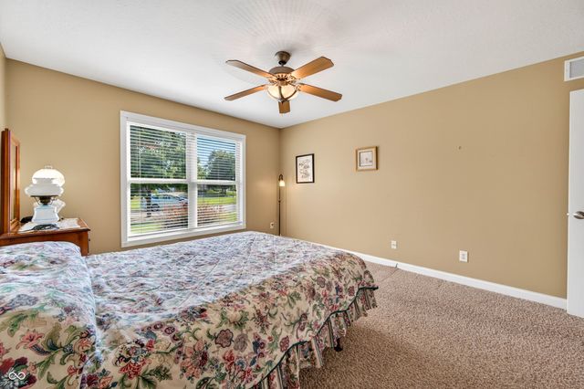 2516 Wyndham Place N, Columbus, IN 47203