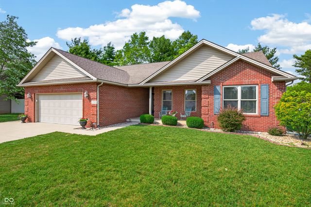 2516 Wyndham Place N, Columbus, IN 47203