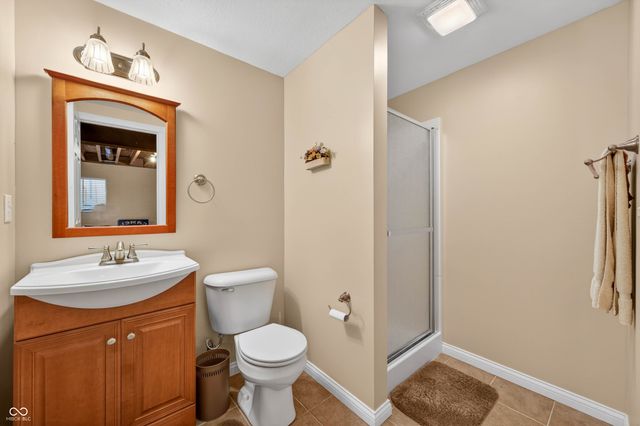 2516 Wyndham Place N, Columbus, IN 47203
