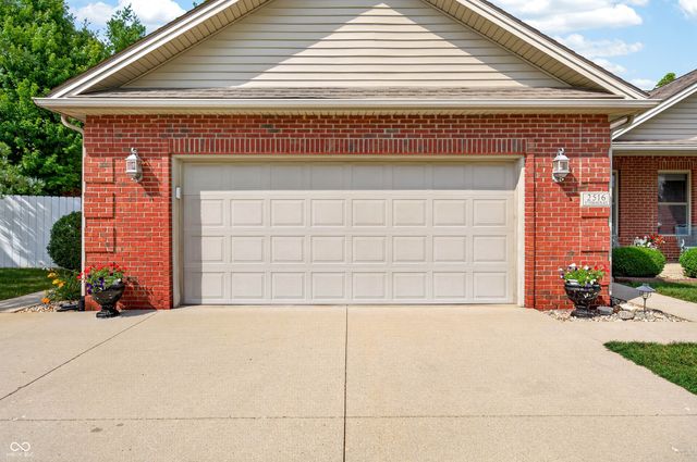2516 Wyndham Place N, Columbus, IN 47203