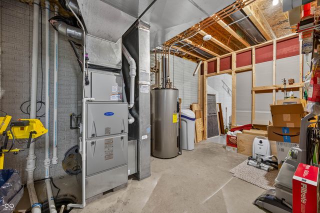 2516 Wyndham Place N, Columbus, IN 47203