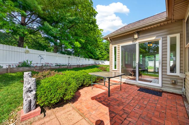 2516 Wyndham Place N, Columbus, IN 47203