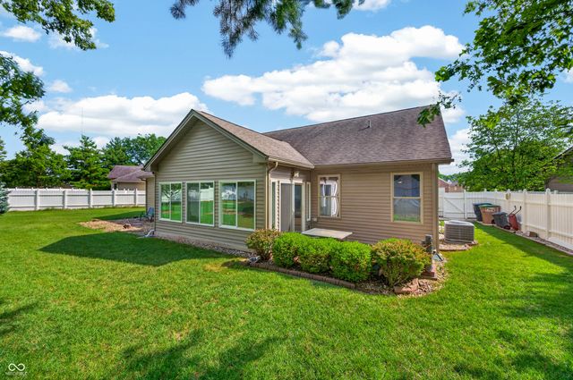 2516 Wyndham Place N, Columbus, IN 47203