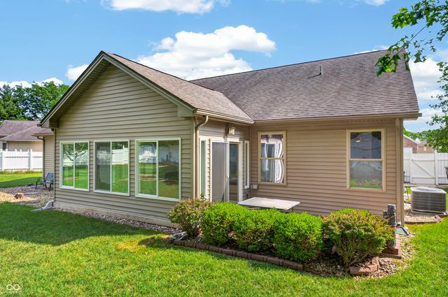 2516 Wyndham Place N, Columbus, IN 47203