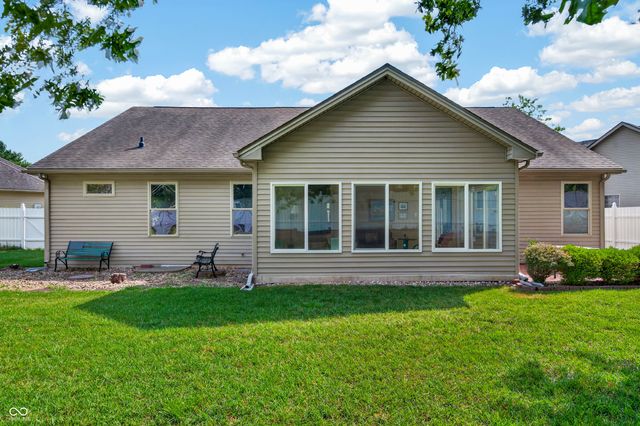 2516 Wyndham Place N, Columbus, IN 47203