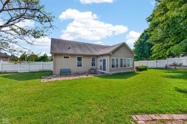 2516 Wyndham Place N, Columbus, IN 47203