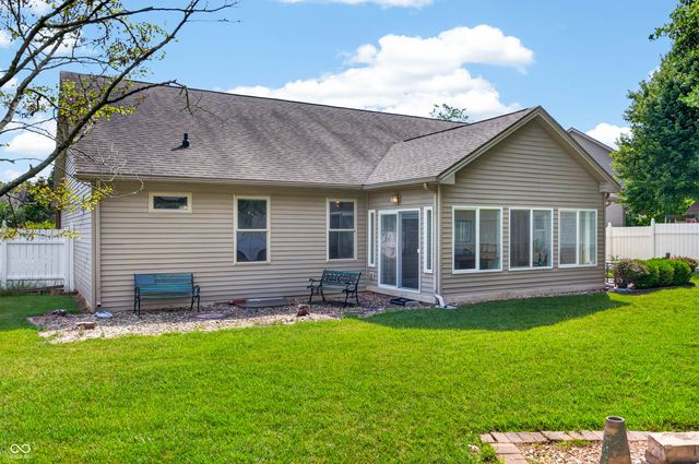 2516 Wyndham Place N, Columbus, IN 47203