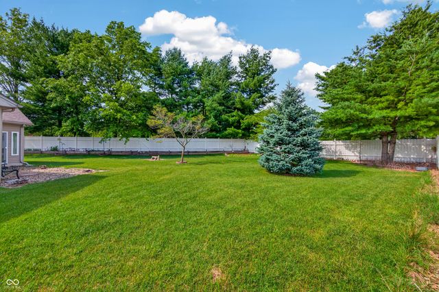 2516 Wyndham Place N, Columbus, IN 47203