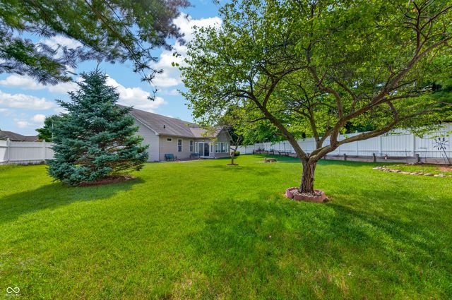 2516 Wyndham Place N, Columbus, IN 47203