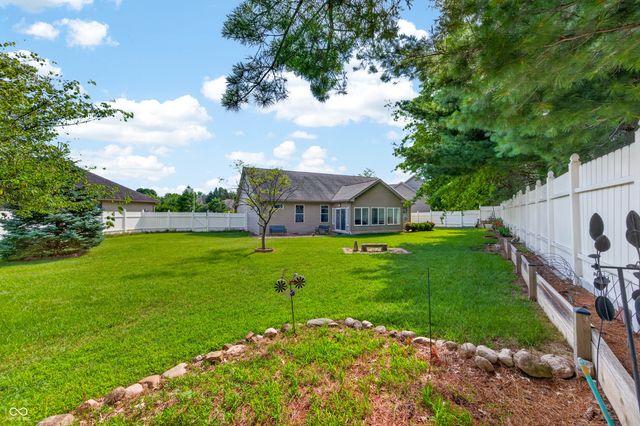 2516 Wyndham Place N, Columbus, IN 47203