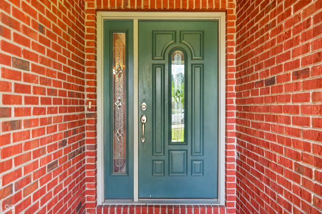 2516 Wyndham Place N, Columbus, IN 47203