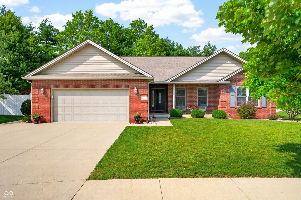 2516 Wyndham Place N, Columbus, IN 47203