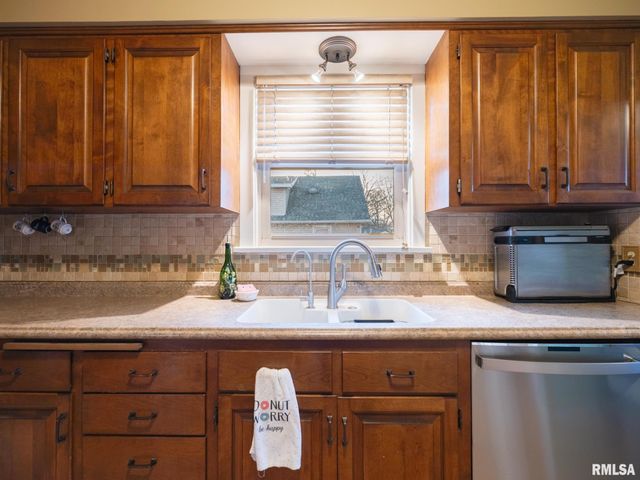 2815 W ROHMANN Avenue, West Peoria, IL 61604