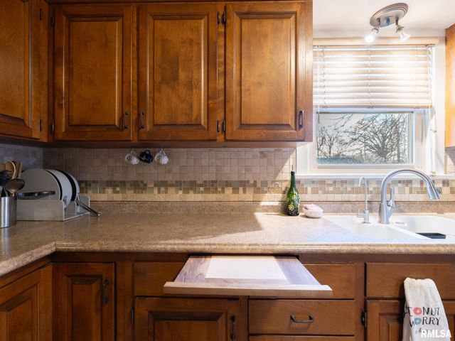 2815 W ROHMANN Avenue, West Peoria, IL 61604