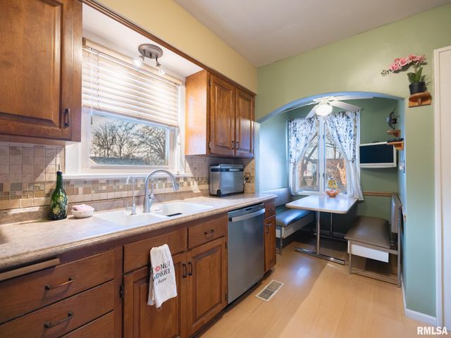 2815 W ROHMANN Avenue, West Peoria, IL 61604