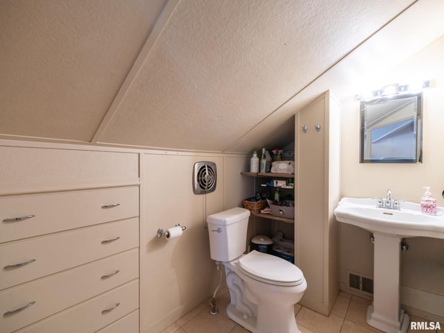 2815 W ROHMANN Avenue, West Peoria, IL 61604