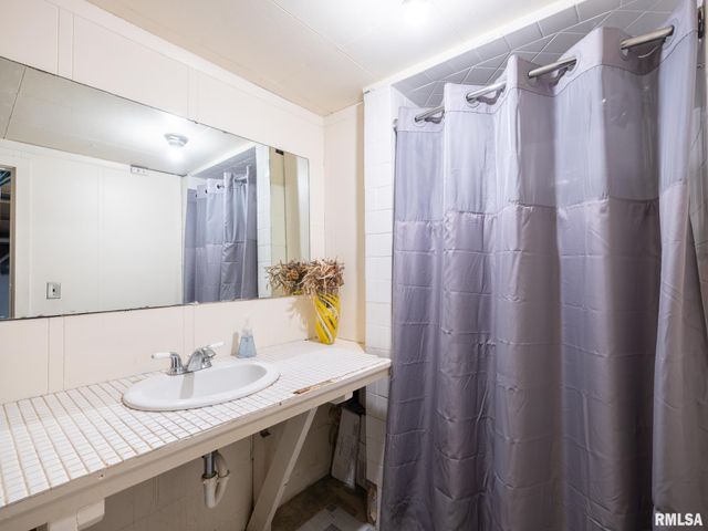 2815 W ROHMANN Avenue, West Peoria, IL 61604