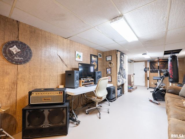 2815 W ROHMANN Avenue, West Peoria, IL 61604