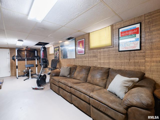 2815 W ROHMANN Avenue, West Peoria, IL 61604