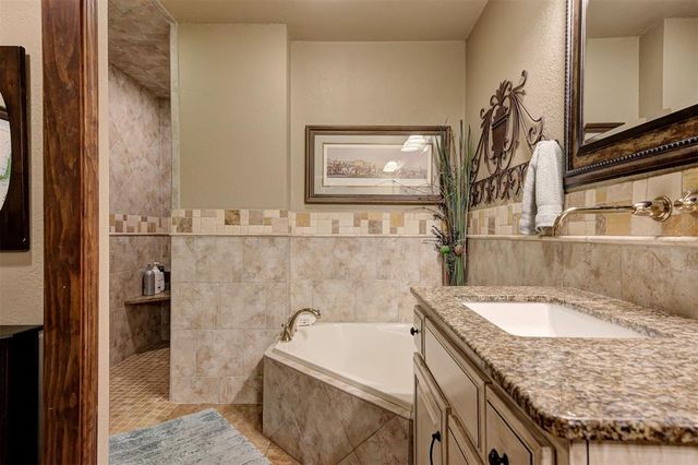 800 Gleneagles Drive, Edmond, OK 73013