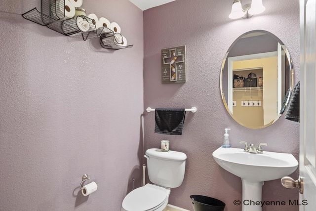 1805 MEADOW DR, Cheyenne, WY 82001
