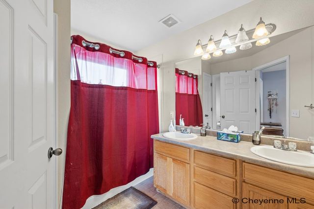 1805 MEADOW DR, Cheyenne, WY 82001
