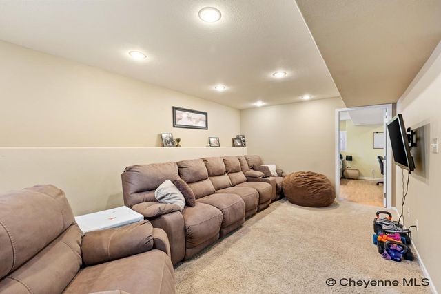 1805 MEADOW DR, Cheyenne, WY 82001