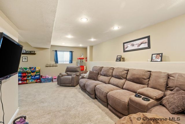1805 MEADOW DR, Cheyenne, WY 82001