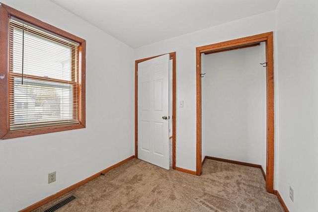 318 STERLING AVENUE, Oshkosh, WI 54901