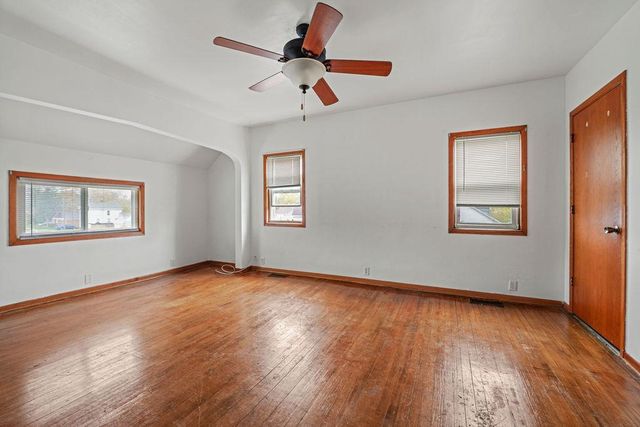 318 STERLING AVENUE, Oshkosh, WI 54901