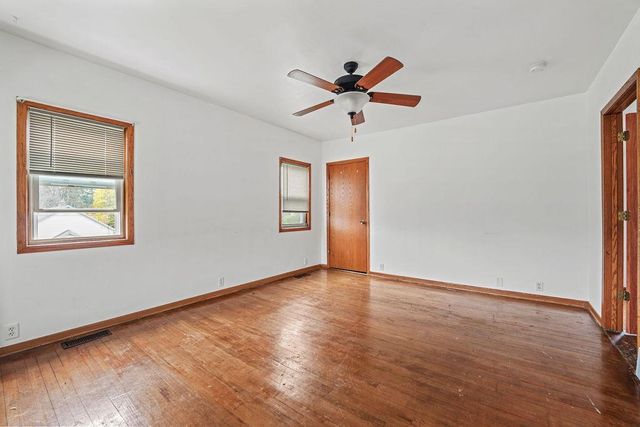 318 STERLING AVENUE, Oshkosh, WI 54901