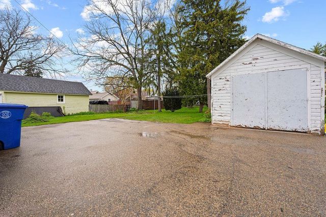 318 STERLING AVENUE, Oshkosh, WI 54901