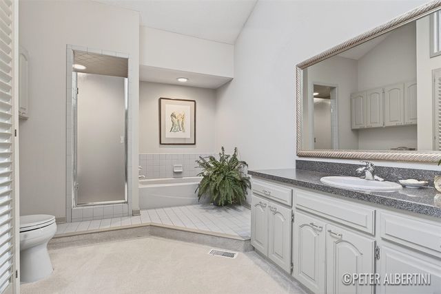 5171 N Quail Crest Drive, Grand Rapids, MI 49546