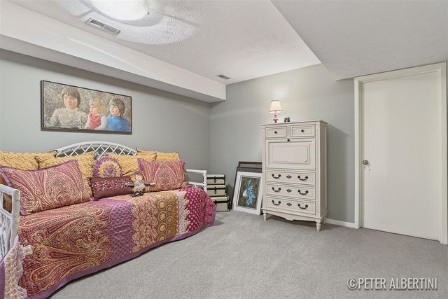 5171 N Quail Crest Drive, Grand Rapids, MI 49546