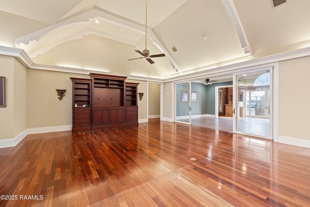 12 Steamboat Bend Boulevard, New Iberia, LA 70563