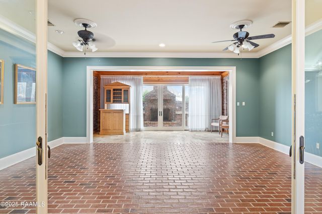 12 Steamboat Bend Boulevard, New Iberia, LA 70563