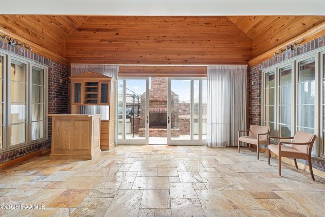 12 Steamboat Bend Boulevard, New Iberia, LA 70563