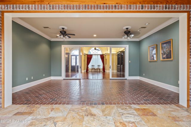 12 Steamboat Bend Boulevard, New Iberia, LA 70563