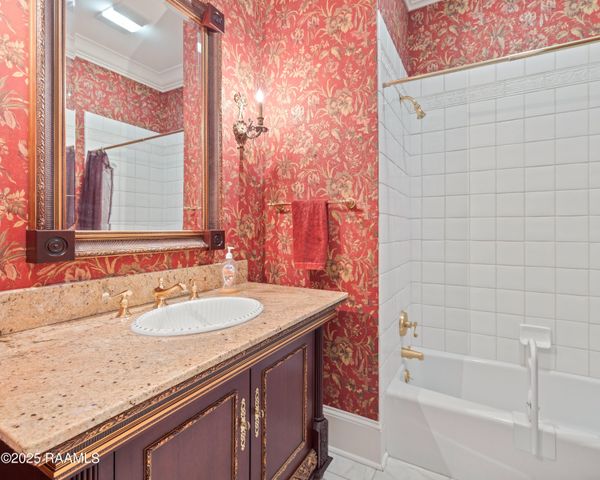 12 Steamboat Bend Boulevard, New Iberia, LA 70563