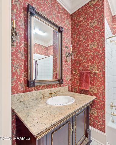 12 Steamboat Bend Boulevard, New Iberia, LA 70563