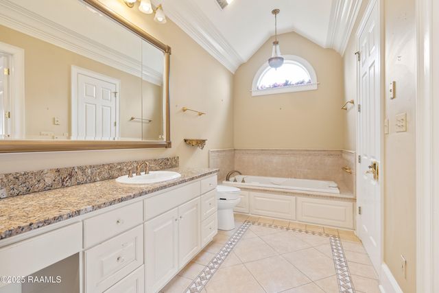 12 Steamboat Bend Boulevard, New Iberia, LA 70563