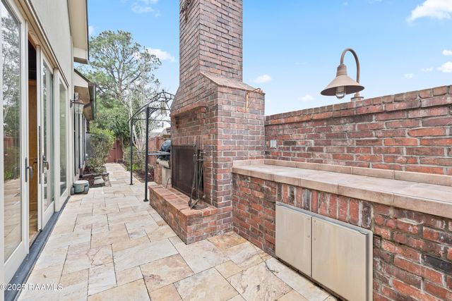 12 Steamboat Bend Boulevard, New Iberia, LA 70563