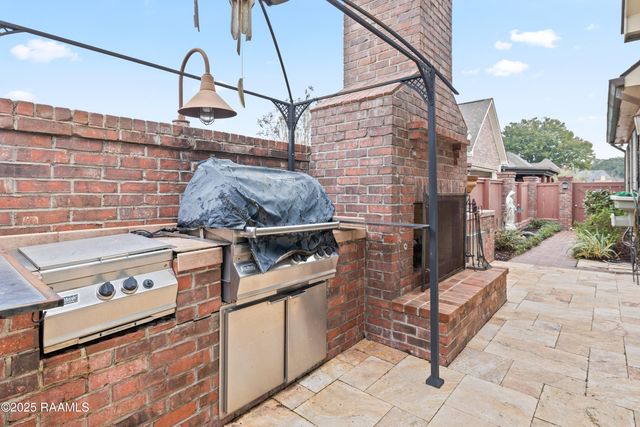 12 Steamboat Bend Boulevard, New Iberia, LA 70563