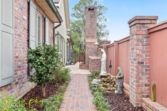 12 Steamboat Bend Boulevard, New Iberia, LA 70563