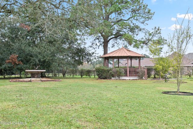 12 Steamboat Bend Boulevard, New Iberia, LA 70563
