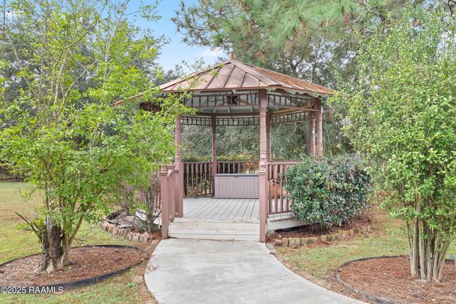 12 Steamboat Bend Boulevard, New Iberia, LA 70563