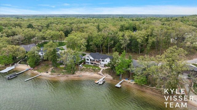 5109 E Manitou Way, Newaygo, MI 49337