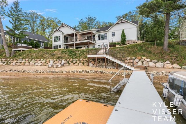 5109 E Manitou Way, Newaygo, MI 49337