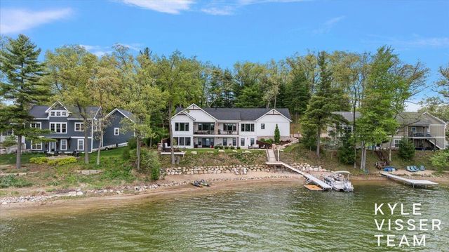 5109 E Manitou Way, Newaygo, MI 49337