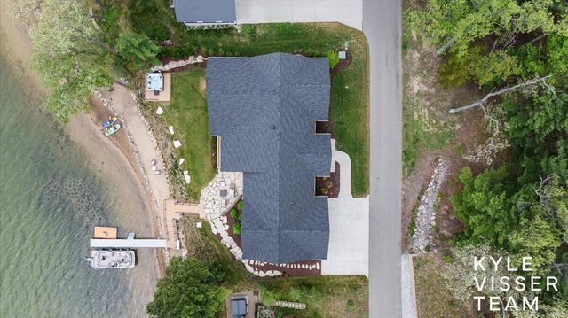 5109 E Manitou Way, Newaygo, MI 49337
